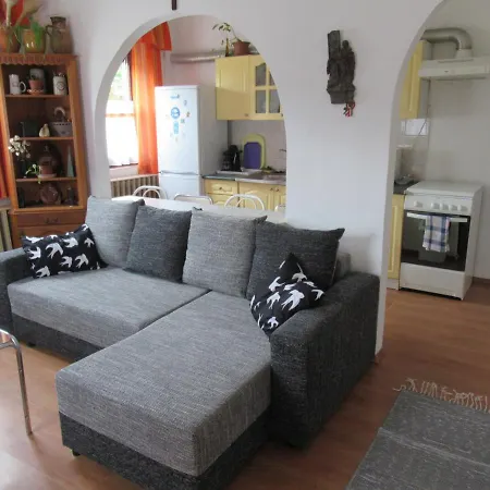Apartman 2+2 Fo Reszere * バダチョニトマイ